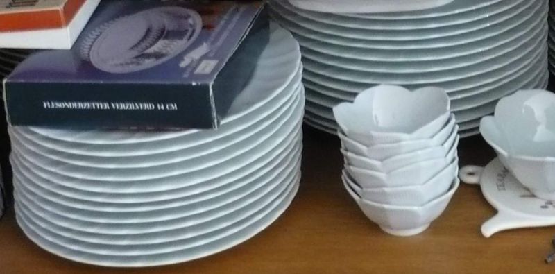 P1030139 4x12+3 assiettes Limoges 160e +coup.jpg