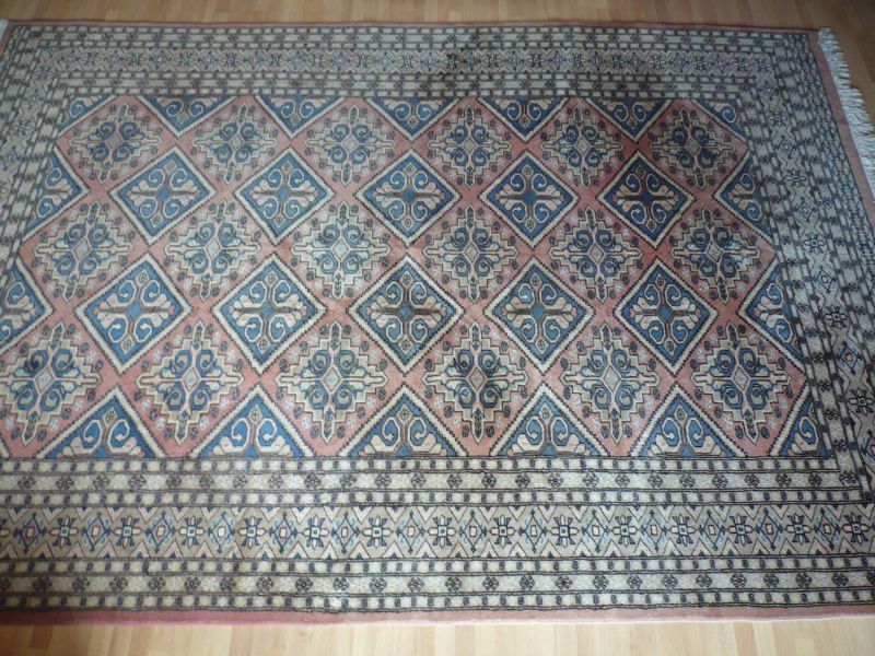 P1030740 tapis gojra kashmir  jaldar entier.jpg
