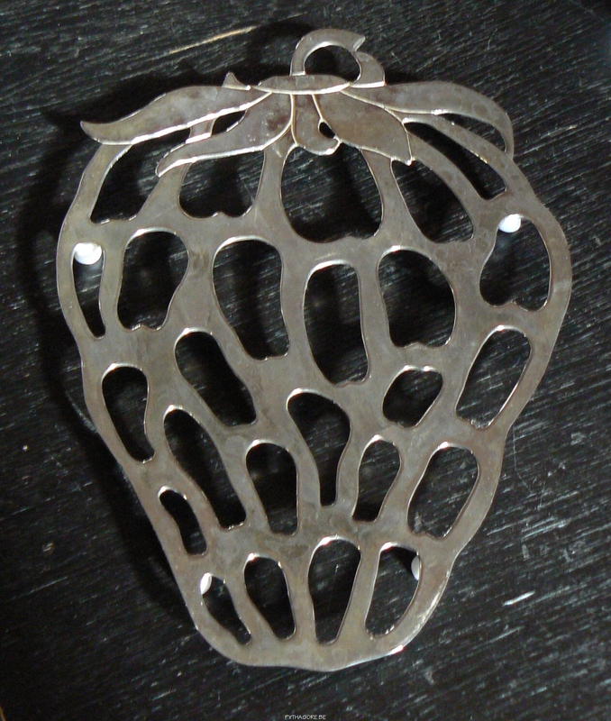P2040419 sous-plat fraise 27x20cm 5e.JPG