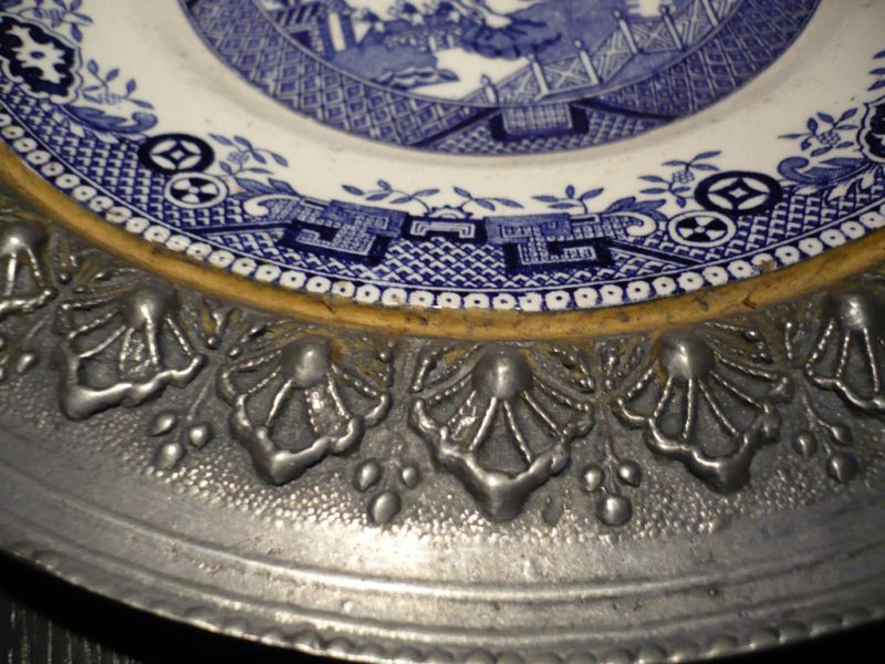P3040516 assiette boch willow detail.jpg