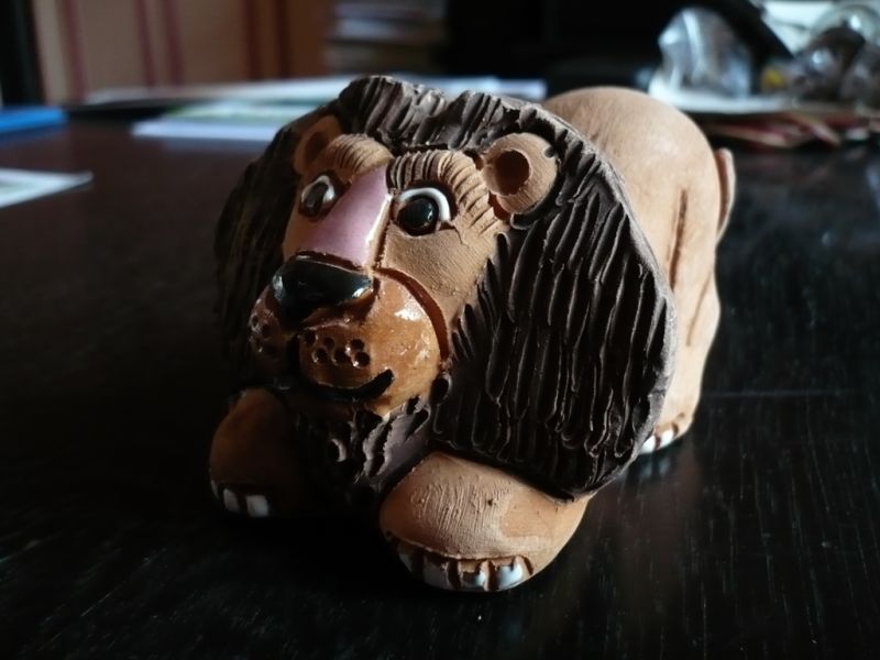P3040617 lion argile 12x7cm 5e.jpg