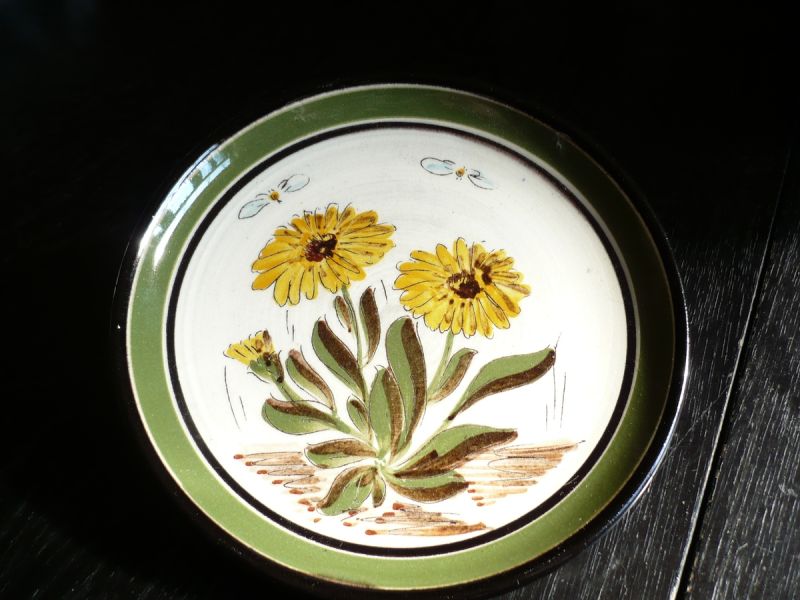 P3040745 assiette fleurs jaunes 17cm a susp 3e.jpg